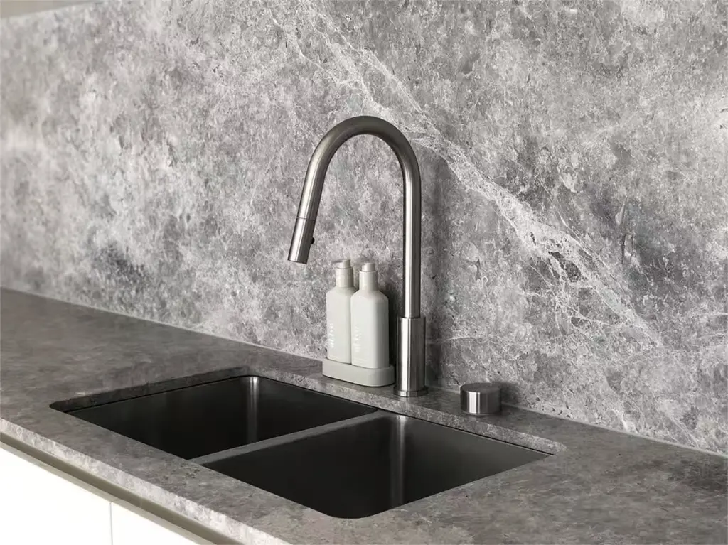 NR271908GM-lifestyle-image (1).webp