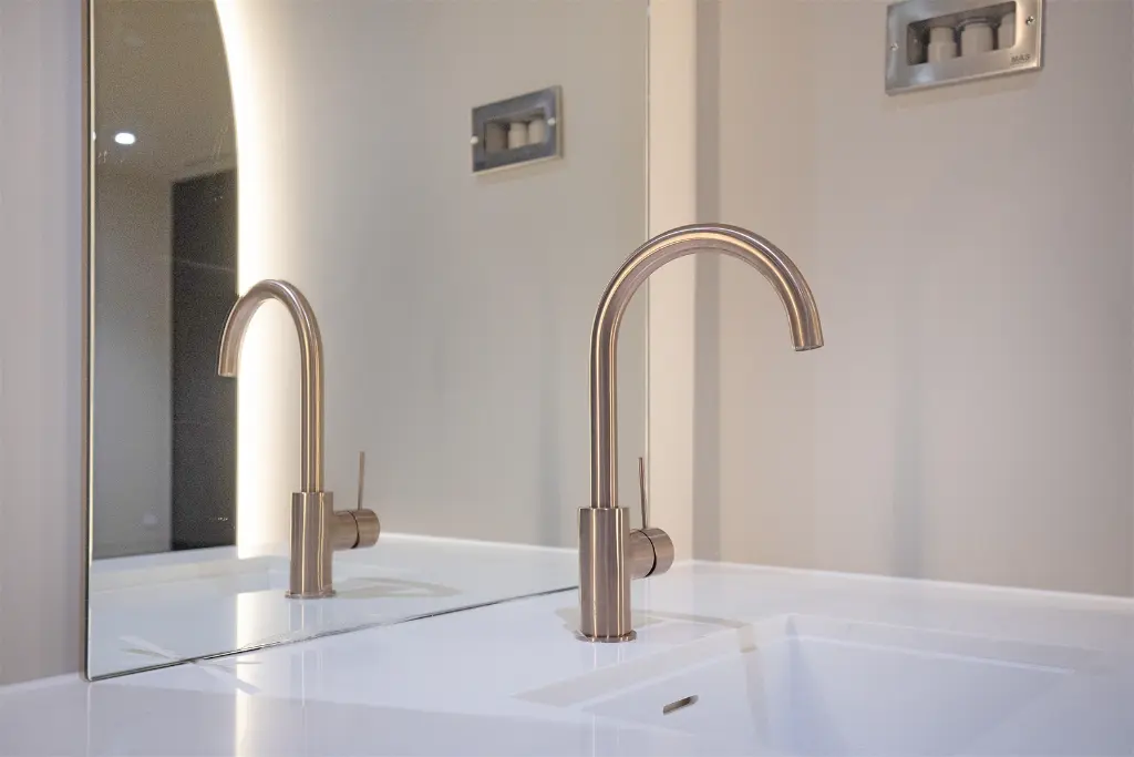 NR221907BZ-lifestyle-image (1).webp