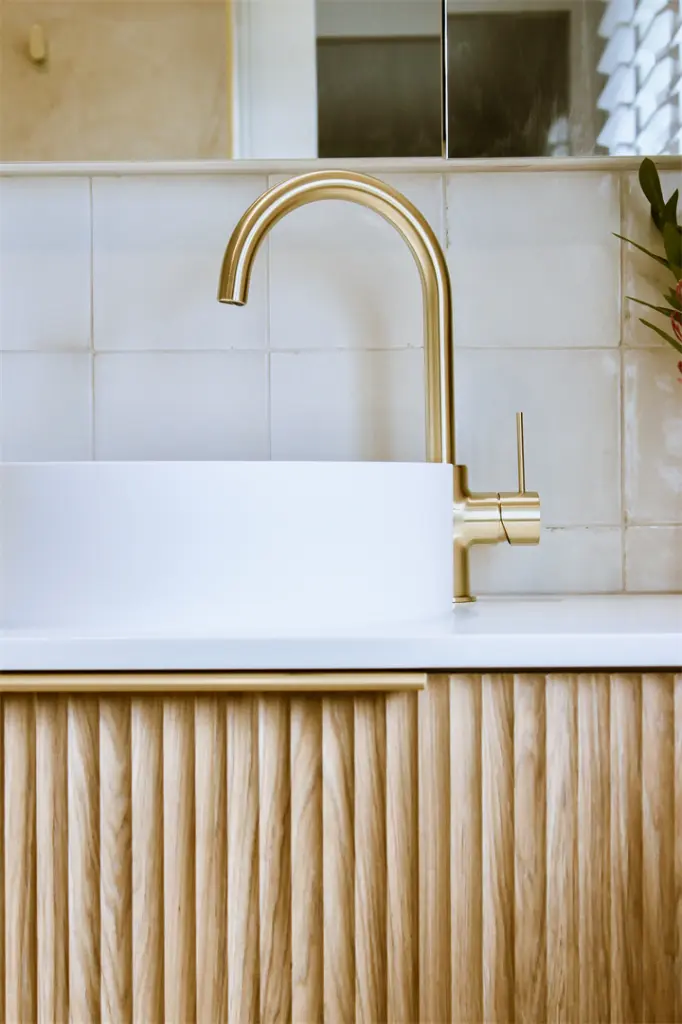 NR221907BG-lifestyle-image (1).webp