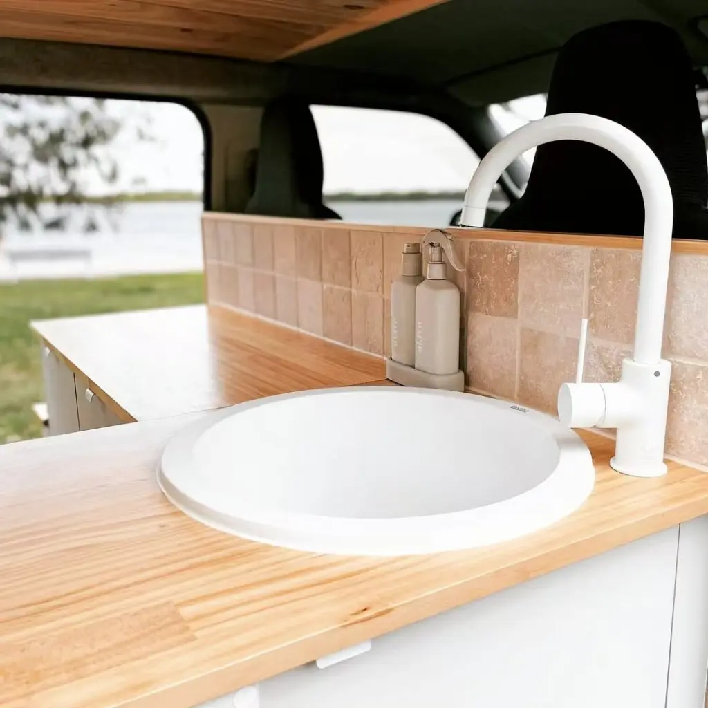 NR221907MW-lifestyle-image (1).webp