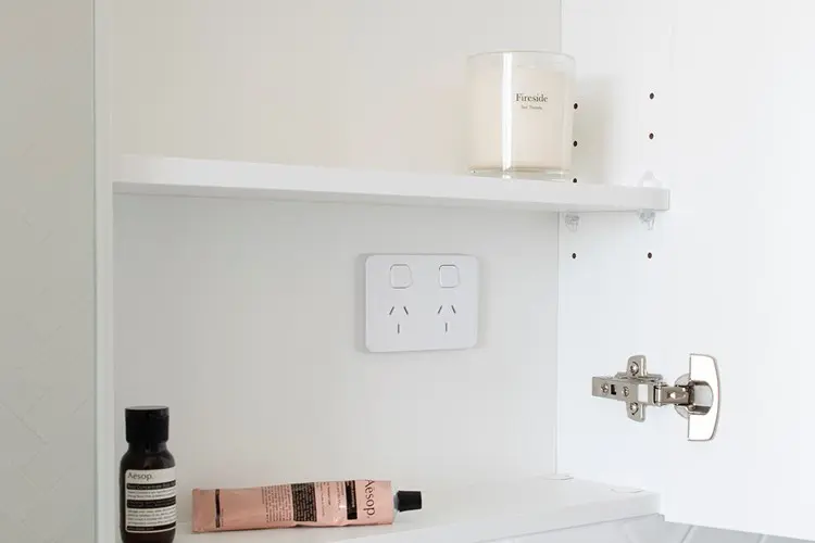 Shaving Cabinet Power Point White 