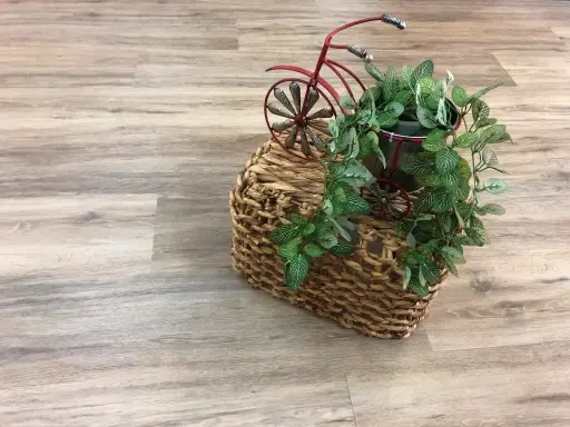 [VYLCLSPCROTOK] VINYL- 1220x220x 6.5 CLICKLOCK SPC ROTIE OAK .5 WEAR 1.5mm IXPE